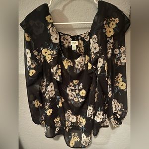 3x can be worn with yellow or black tank top